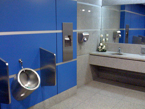 По нужде в различных уголках Мира (фото)