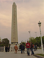 Египетская колонна на площади Султан Ахмед
